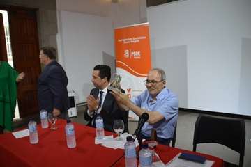 El PSOE rinde homenaje al exconcejal José Alcaraz/TA.